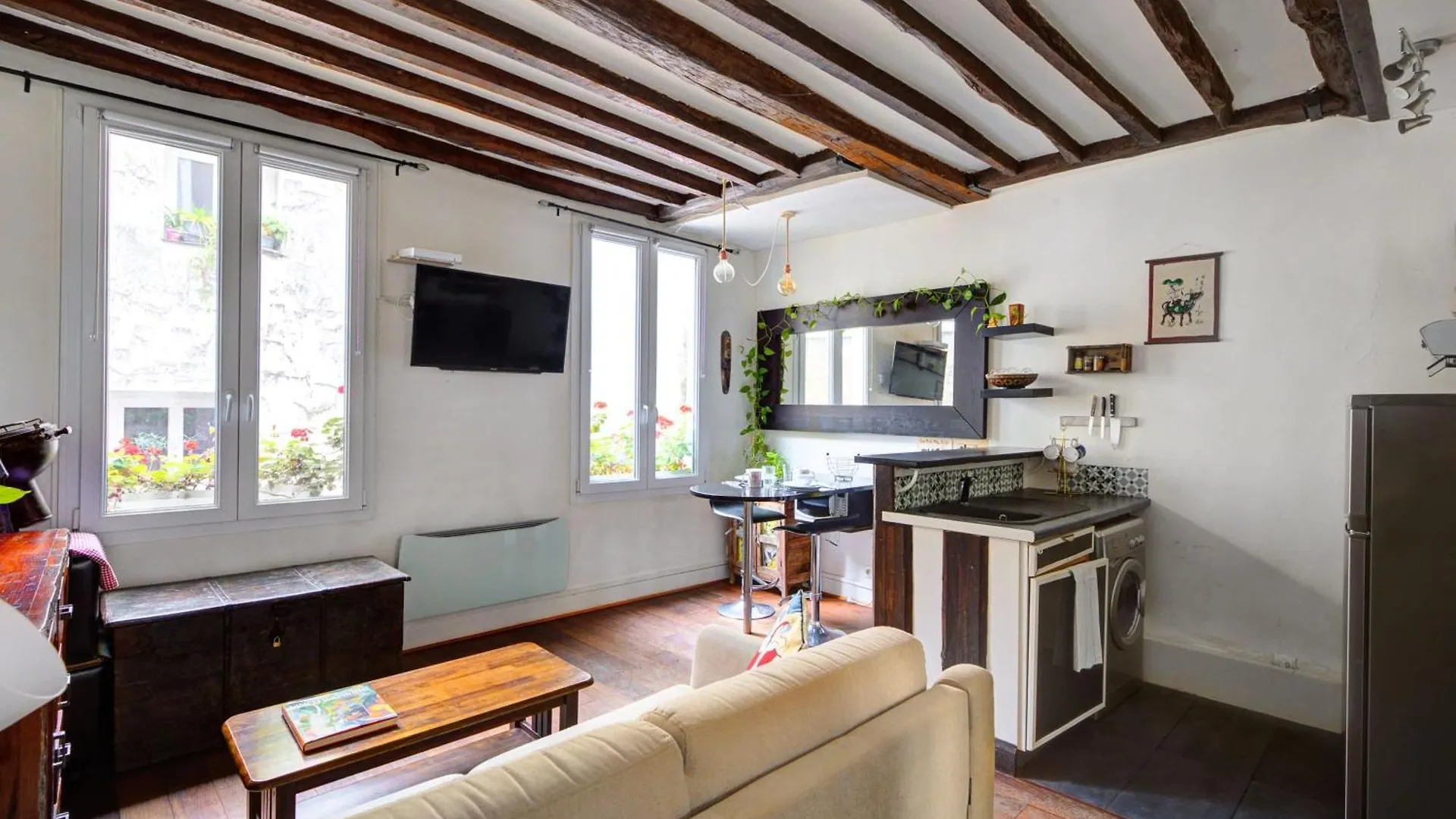 Charming In The Heart Of Le Marais Apartment